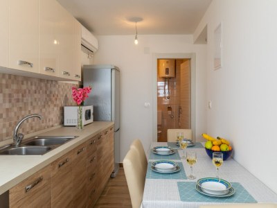 Apartment Apartment Nike - Two-Bedroom Apartment with Terrace - Features photo 3