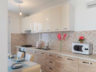 Apartment Apartment Nike - Two-Bedroom Apartment with Terrace - Features photo 13