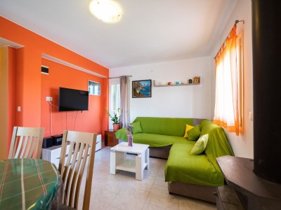 Holiday house Olive's Garden House - Three Bedroom Holiday Home with Terrace and Sea View - Features photo 8