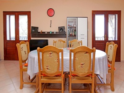 Holiday house Olive's Garden House - Three Bedroom Holiday Home with Terrace and Sea View - Features photo 11