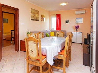Holiday house Olive's Garden House - Three Bedroom Holiday Home with Terrace and Sea View - Features photo 22