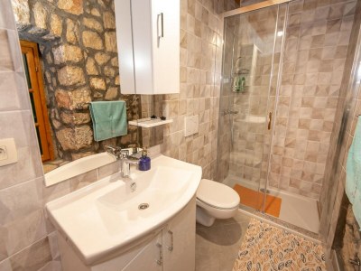 Villa Villa Lazini Dvori - Two Bedroom Stone House Villa with Private Pool - Features photo 26