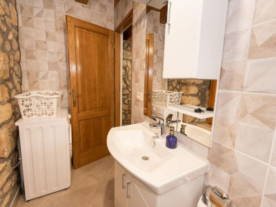 Villa Villa Lazini Dvori - Two Bedroom Stone House Villa with Private Pool - Features photo 32