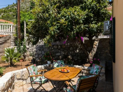 Apartment Apartment Pod Nespolom - One Bedroom Apartment with Terrace in Brsecine - Apartment