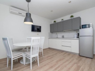 Apartment Apartments Antonio - Comfort One-Bedroom Apartment with Balcony and Sea View - 4 - Features photo 4
