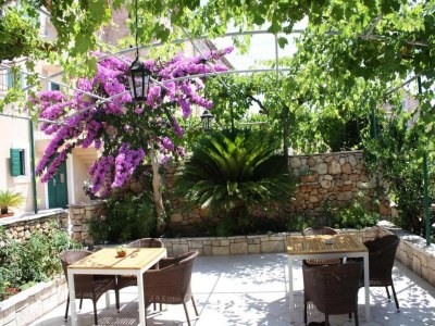 Apartment Apartments Paloc - One-Bedroom Apartment with Balcony (Zeleni) - Outdoor photo 2