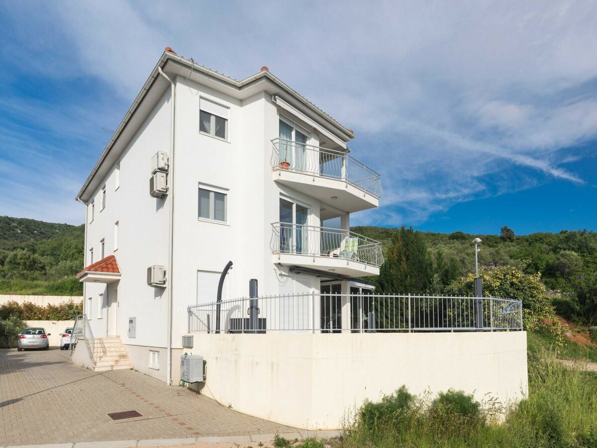 Apartment Apartment Salvagno - Two Bedroom Apartment with Balcony and Sea View - Outdoor photo 2