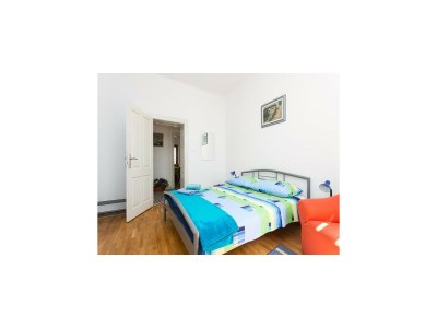Apartment Apartment Blue & Green -  Two-Bedroom Apartment with Terrace and Garden View - Features photo 9