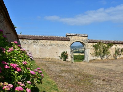Cottage Mansion in Burgundy near Morvan Natural Park - Outdoor photo 3