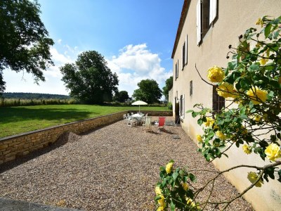 Cottage Mansion in Burgundy near Morvan Natural Park - Outdoor photo 4