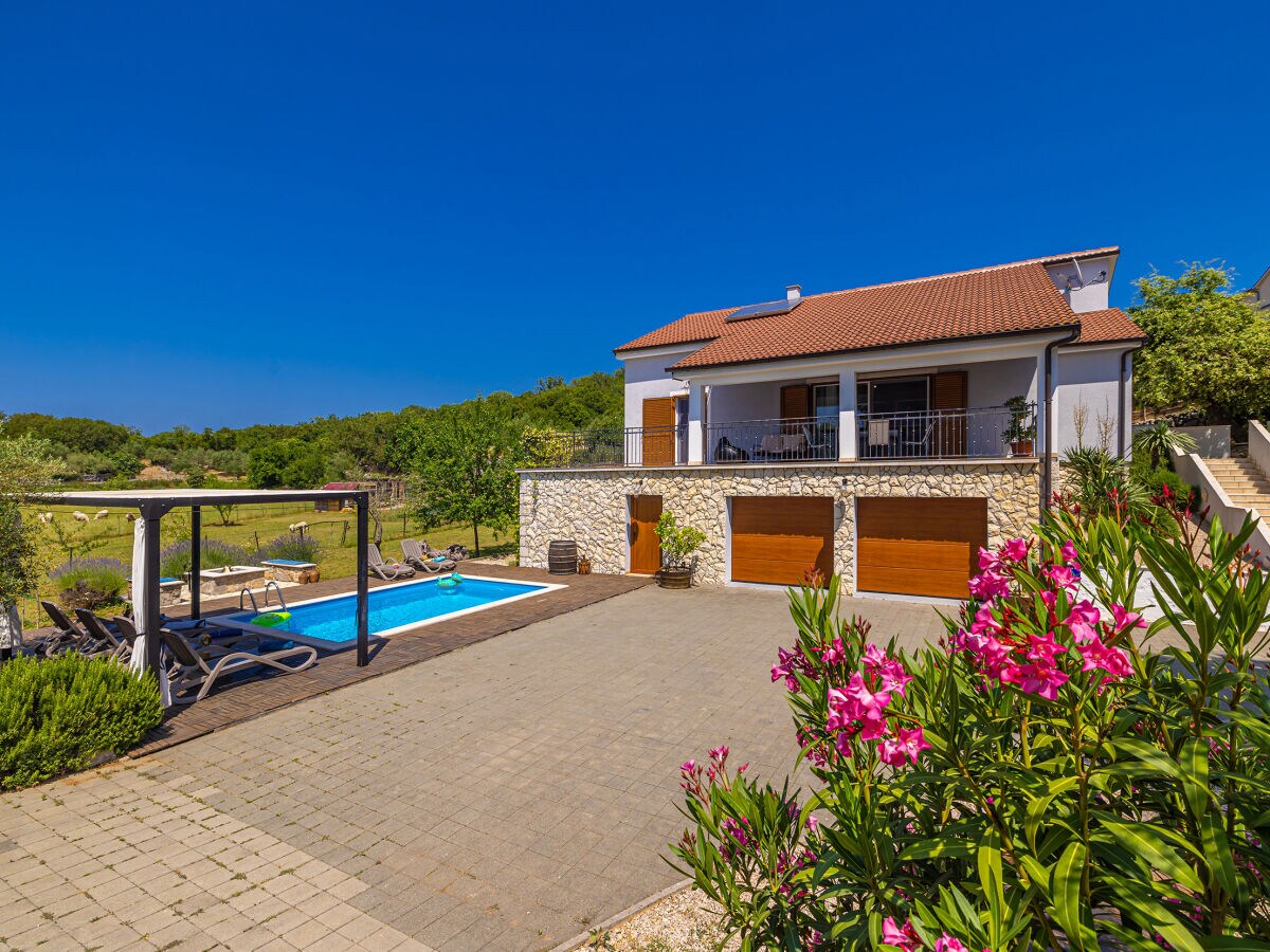 Holiday house Franolic with swimming pool