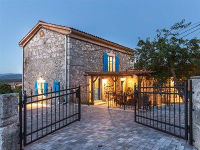 Holiday house MAREVIC with pool - Outdoor photo 14