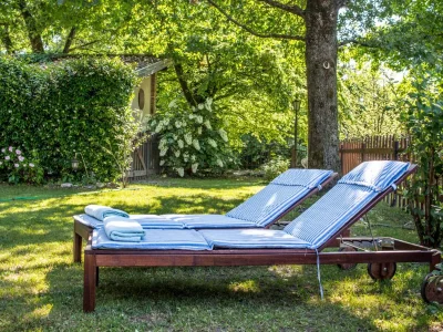 Holiday house Vicinia with garden in the castle - Outdoor photo 6