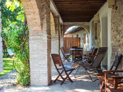 Holiday house Vicinia with garden in the castle - Outdoor photo 8