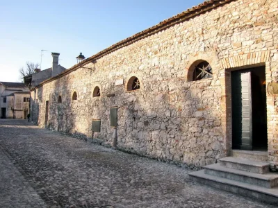 Holiday house Vicinia with garden in the castle - Outdoor photo 12