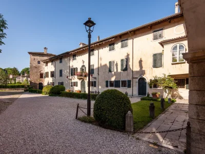 Holiday house Vicinia with garden in the castle - Outdoor photo 16