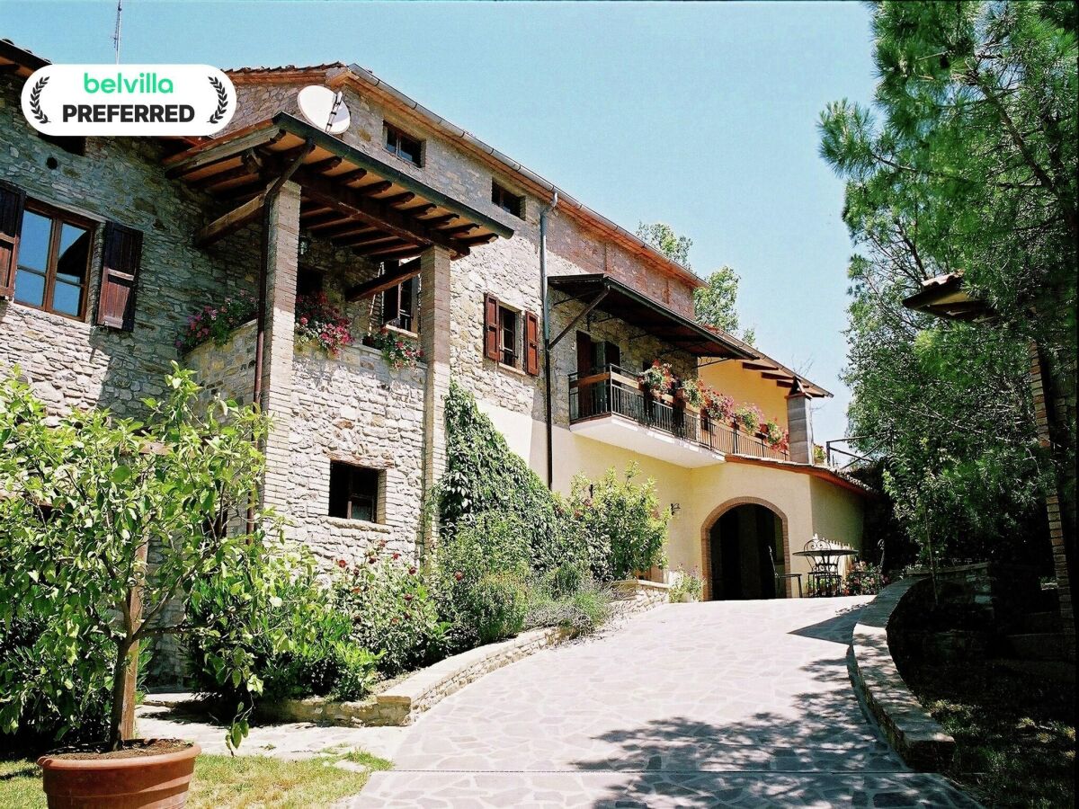 Farmhouse Farmhouse in Umbria near Palazzo Bourbon