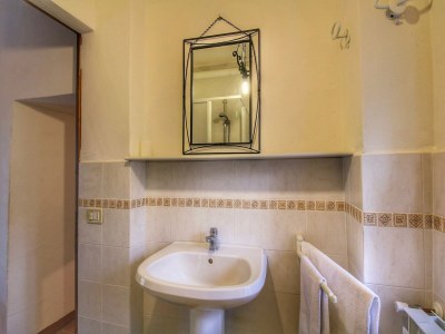 Farmhouse Farmhouse in Umbria near Palazzo Bourbon - Features photo 24