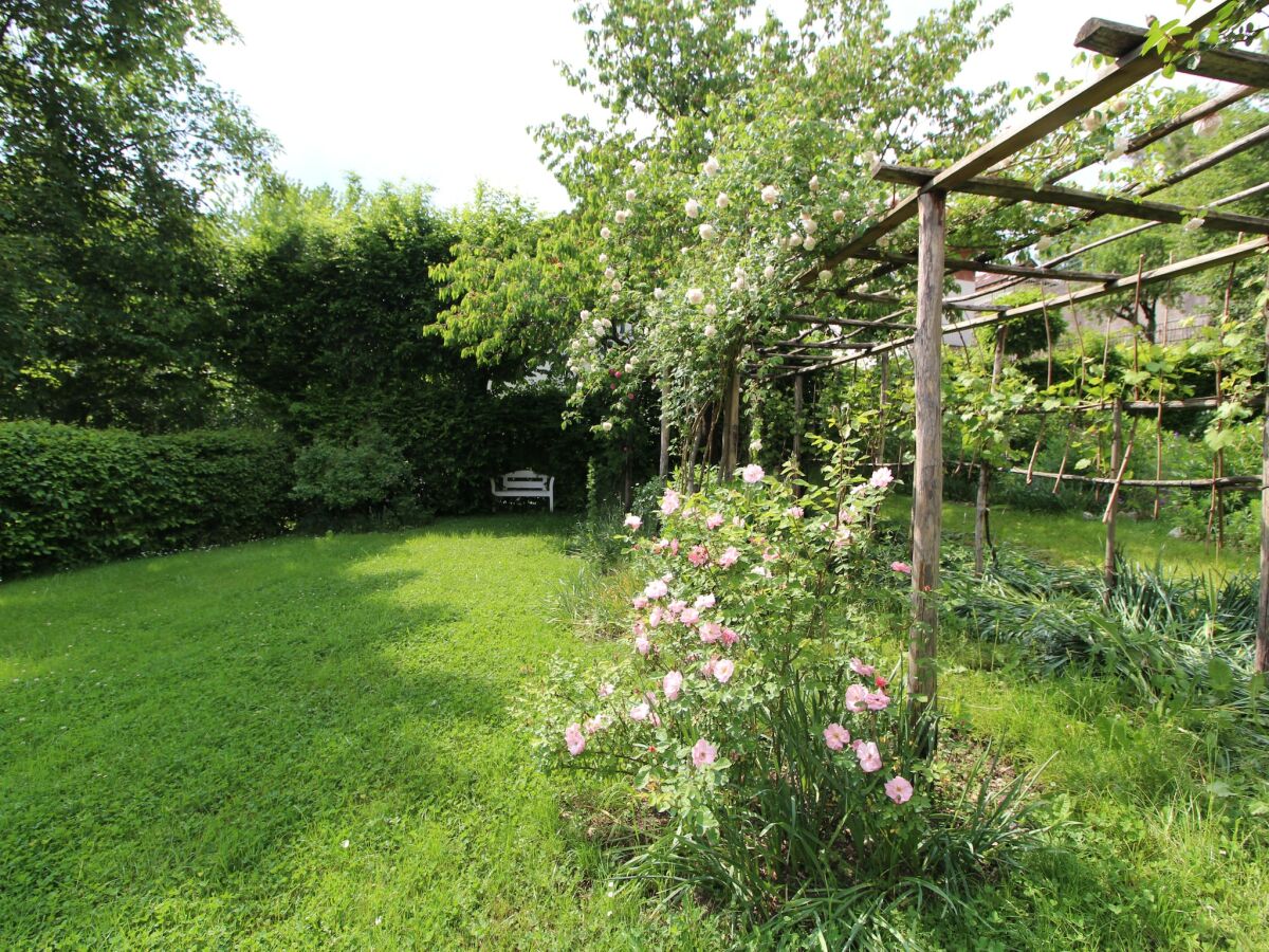 Holiday house Malerisches Ferienhaus in Belluno mit Gemeinschaftsgarten - Outdoor photo 2