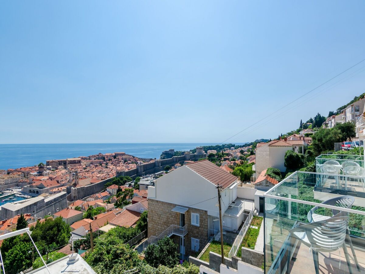 Apartment Apartments Isabora - Comfort Three-Bedroom Apartment with Balcony and Sea View (Second Floor)