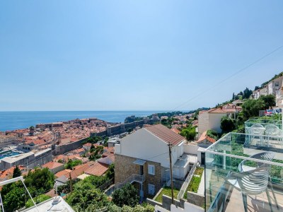Apartment Apartments Isabora - Comfort Three-Bedroom Apartment with Balcony and Sea View (Second Floor) in Dubrovnik - Apartment