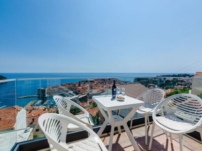Apartment Apartments Isabora - Comfort Three-Bedroom Apartment with Balcony and Sea View (Second Floor) - Outdoor photo 3