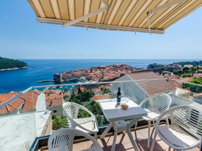 Apartment Apartments Isabora - Comfort Three-Bedroom Apartment with Balcony and Sea View (Second Floor) - Outdoor photo 7