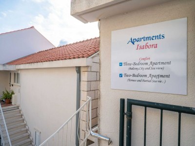 Apartment Apartments Isabora - Comfort Three-Bedroom Apartment with Balcony and Sea View (Second Floor) - Outdoor photo 11