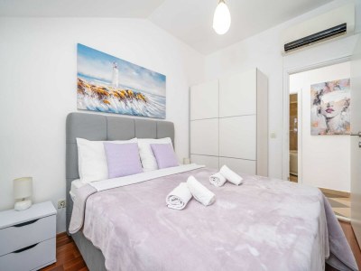 Apartment Apartments Isabora - Comfort Three-Bedroom Apartment with Balcony and Sea View (Second Floor) - Features photo 23