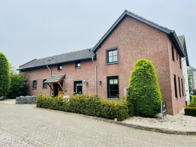 Farmhouse Holiday home in South Limburg with a terrace - Outdoor photo 3