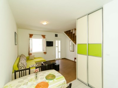 Holiday house Holiday Home Jasenka Trstenik - Duplex One Bedroom Apartment with Terrace and Side Sea View - Features photo 12