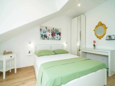 Apartment Apartment & Rooms Papa - Premium Double or Twin Room with Balcony and Partial Sea View (Soba 2) - Features photo 14