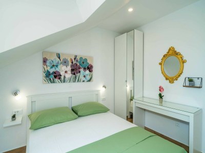 Apartment Apartment & Rooms Papa - Premium Double or Twin Room with Balcony and Partial Sea View (Soba 2) - Features photo 20