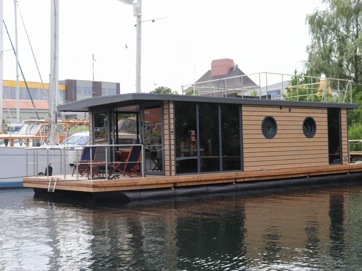 House boat Hausboot Lina, Flensburg