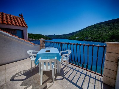 Apartment Apartments Malo Lago - One-Bedroom Apartment with Two Balconies and Sea View - Attic (Apartment 2) in Lastovo - Apartment