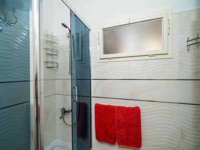 Apartment Apartments & Rooms Mara & Petrunjela - Studio Apartment with Balcony and Sea View - Features photo 21