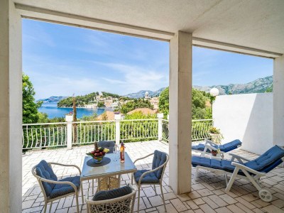 Apartment Apartments & Rooms Mara & Petrunjela - Two Bedroom Apartment with Terrace and Sea View in Cavtat - Apartment