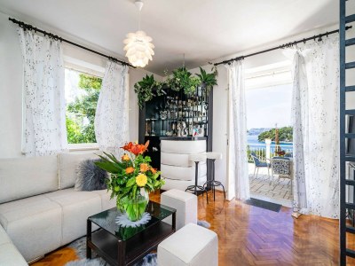 Apartment Apartments & Rooms Mara & Petrunjela - Two Bedroom Apartment with Terrace and Sea View - Features photo 16