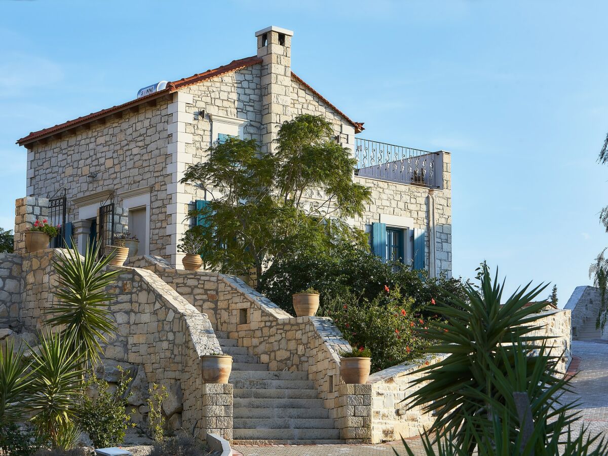 Apartment Villa in Kamilari near Kid-Friendly Beach - Outdoor photo 2