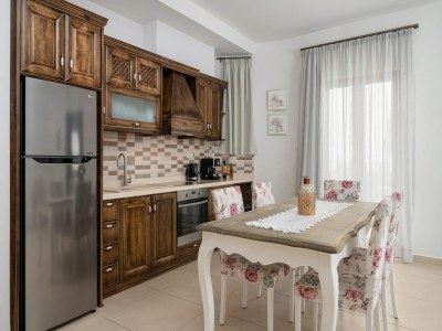 Apartment Villa in Kamilari near Kid-Friendly Beach - Features photo 28