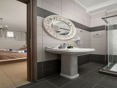 Apartment Villa in Kamilari near Kid-Friendly Beach - Features photo 38