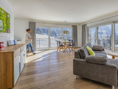 Apartment Ferienwohnung "Elferkopf", 80 m2, OG, Eckbalkon in Mittelberg - Apartment