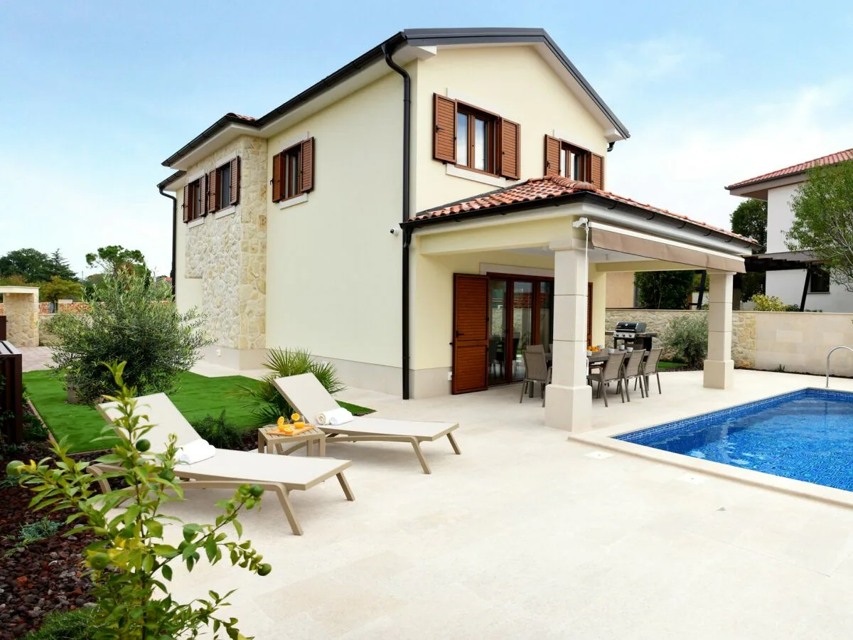 Villa Julija with heated pool