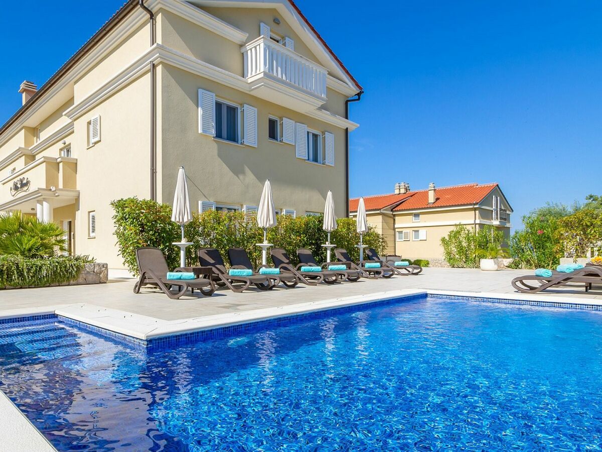 Holiday apartment Luxury apartment Mande