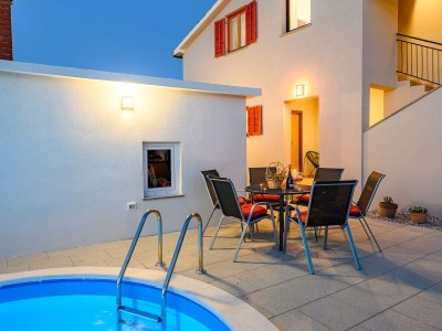 Villa Sky with private pool, surrounded by greenery - Outdoor photo 18