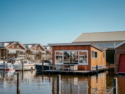 Holiday park Hausboot in Niederlande mit eigenem Steg in Uitgeest - Holiday park