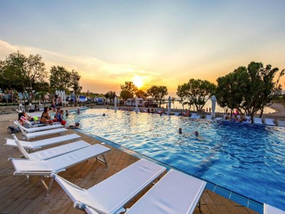 Holiday park Mobile Home Omisalj with Seaview at Beach - Outdoor photo 2