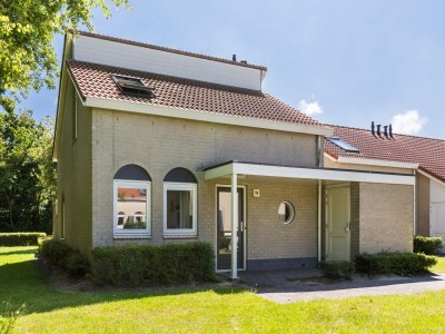 Holiday park Bungalow in Zeeland near the Beach - Outdoor photo 2
