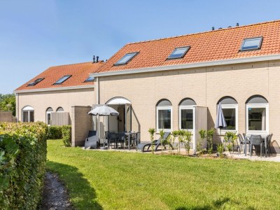 Holiday park Renovated Bungalow nr Beach in Ellemeet - Holiday park