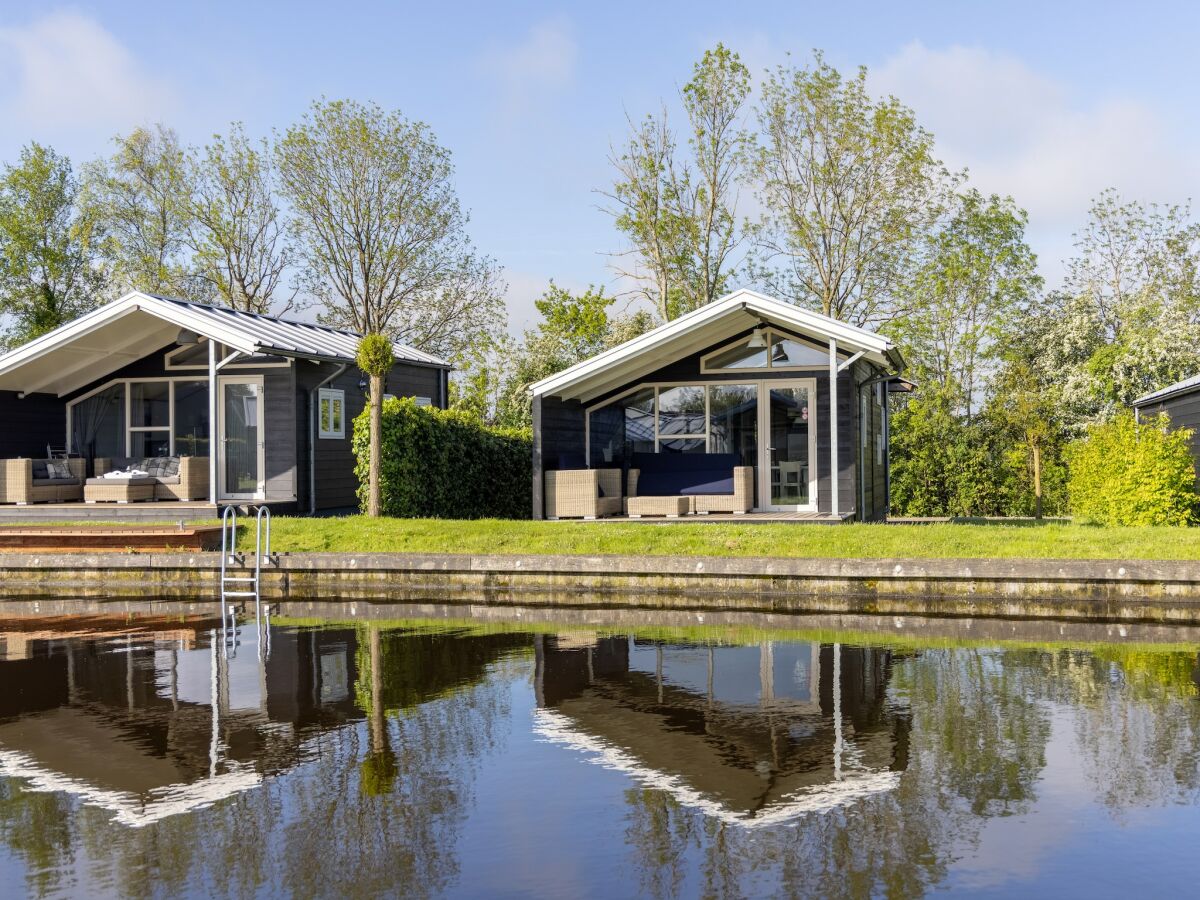 Holiday park Modern chalet near Lake Sneek - Outdoor photo 2